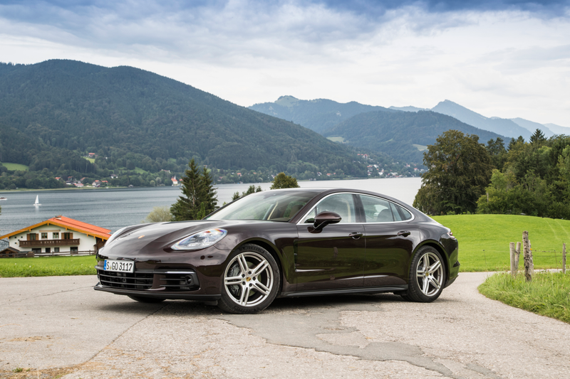 Illustration for article titled The 2017 Porsche Panamera Isn't Hardcore Enough To Buy Just Yet
